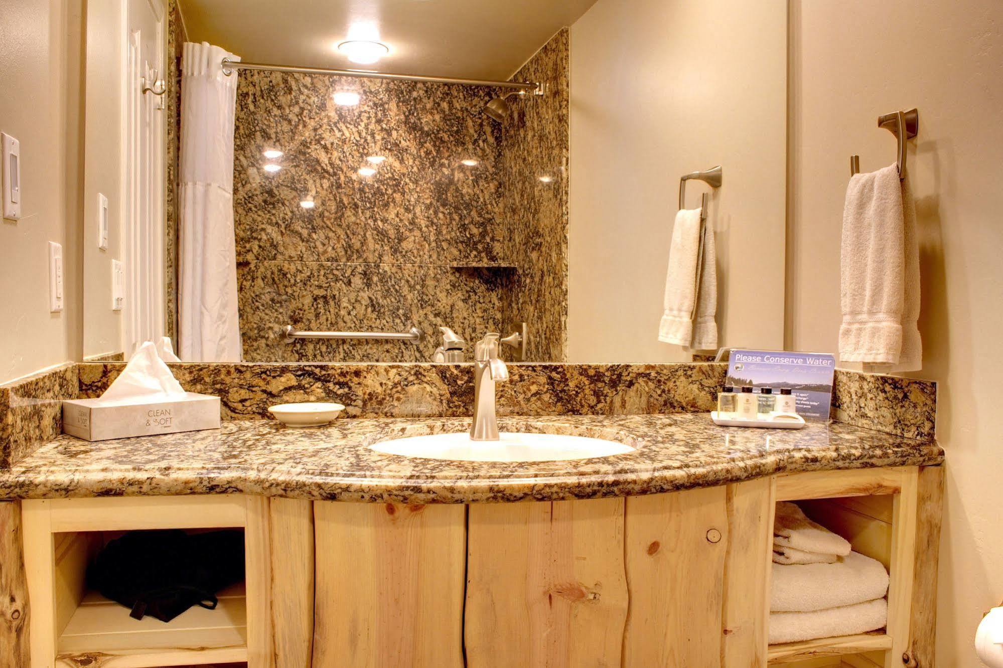 Marina Riviera Hotel 3*